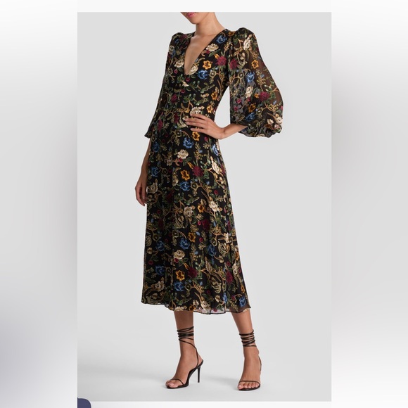 Alice + Olivia
Mona Floral Burnout
Long Sleeve Midi Dress ‼️‼️ - Picture 3 of 8
